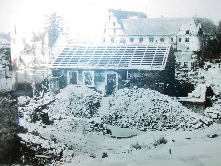 aufbau44-81 Wiederaufbau des Stammhauses in Stein a.K. 1944